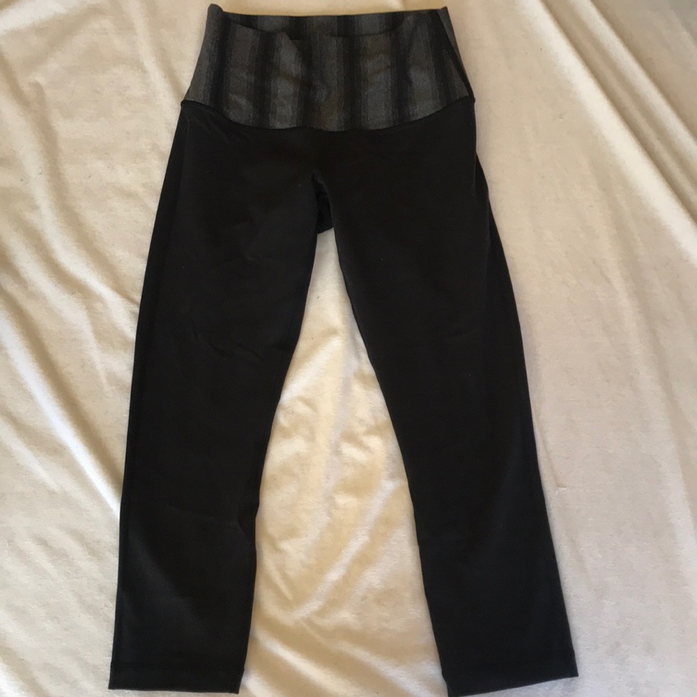 Lululemon cropped high waisted leggings size 6